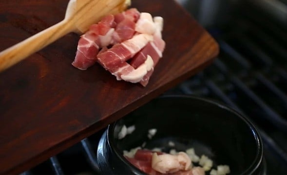 sundubu-jjigae (spicy soft tofu stew: 순두부찌개)