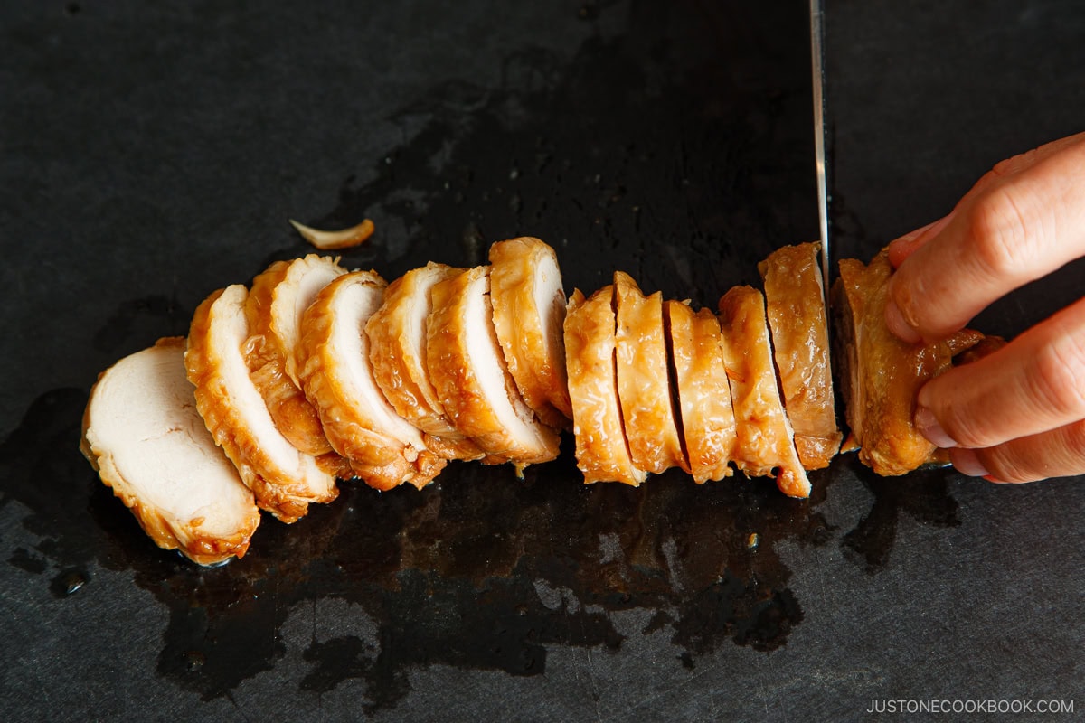 Slice the chicken chashu with a knife.