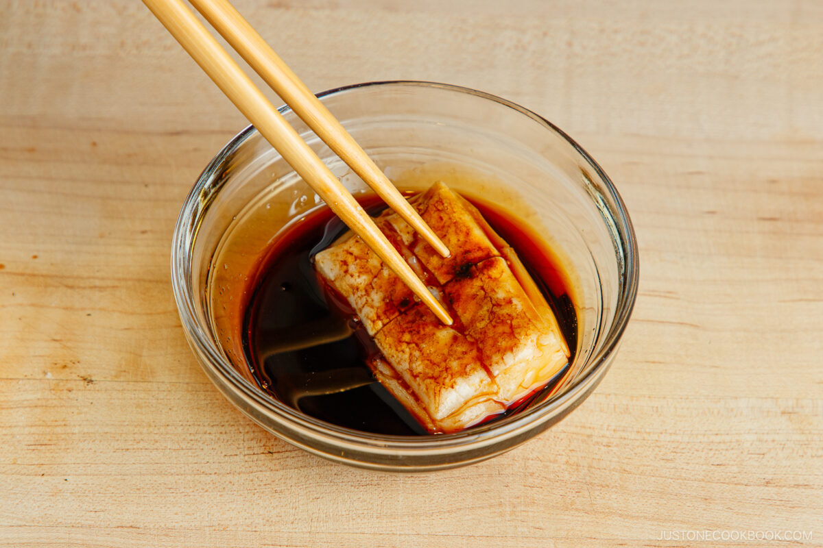 Coat the mochi with soy sauce mixture.