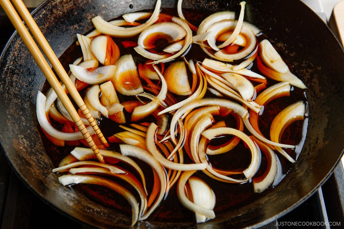 Add the thinly sliced onion in the pan with the sauce.