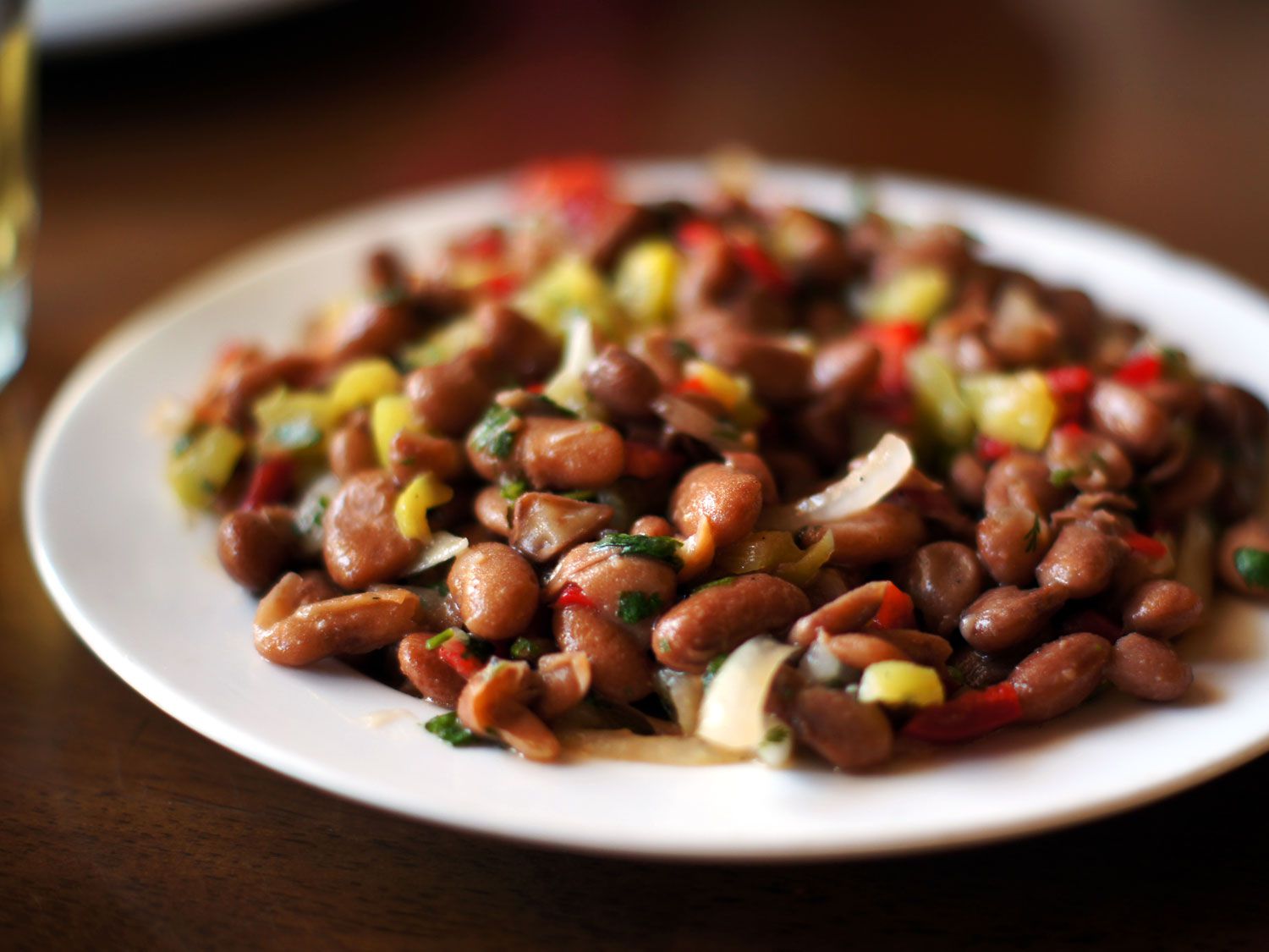 A white plate of Lobio.