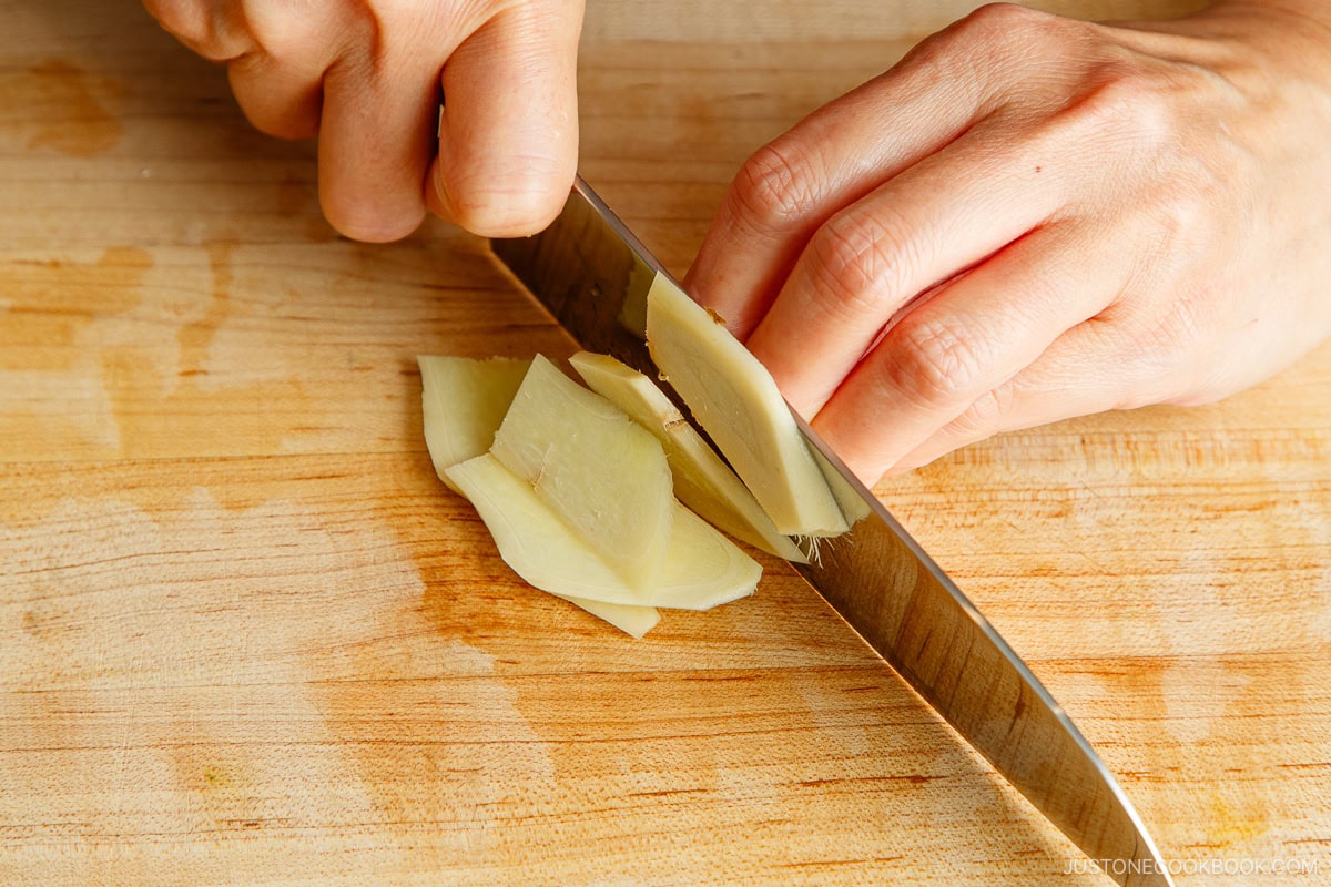 Slicing the ginger knob