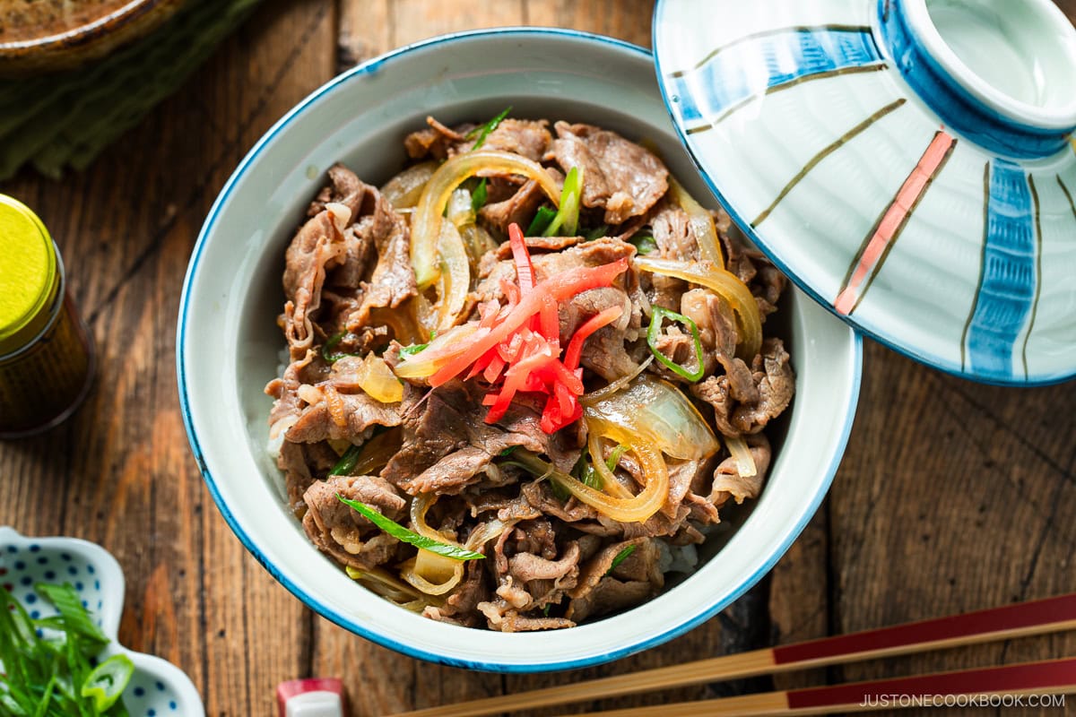 A donburi rice bowl containing gyudon, simmered beef and onions over steamed rice.