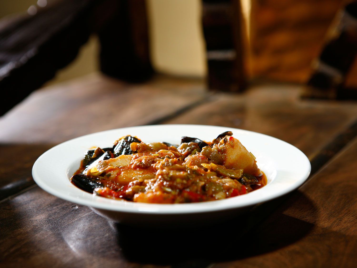 A white bowl of Ajapsandali.