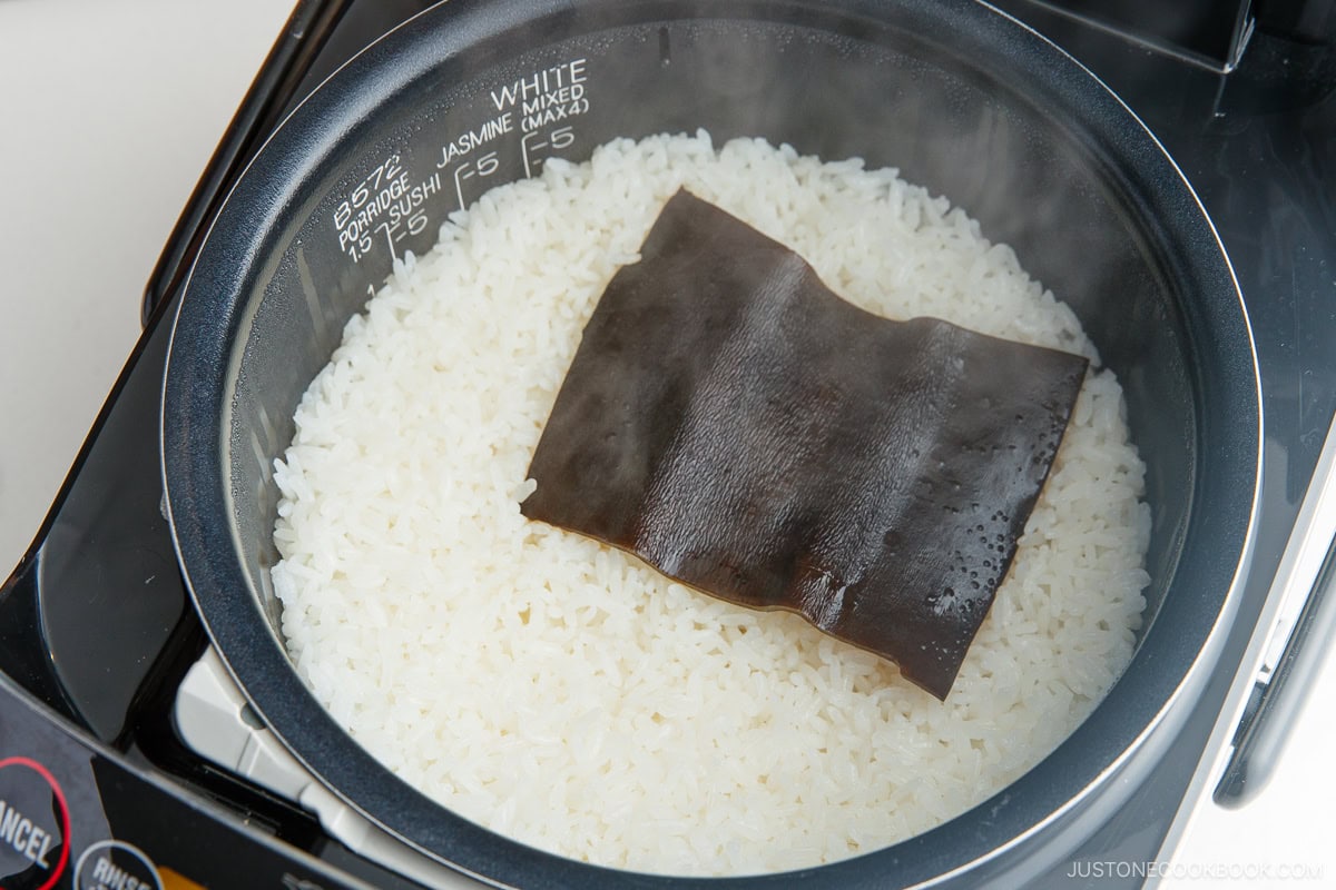 Make sushi rice with kombu, dried kelp.