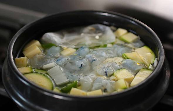 Doenjangjjigae (Korean fermented soybean paste stew: 된장찌개)