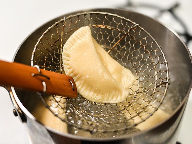20140318-287069-sweet-cheese-pierogies-boiled.jpg