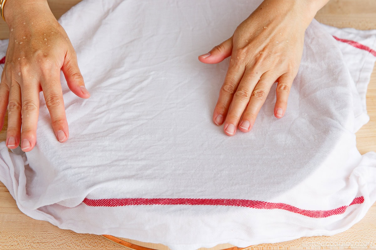 Cover the damp towel over prepared sushi rice to avoid drying prepared sushi rice.