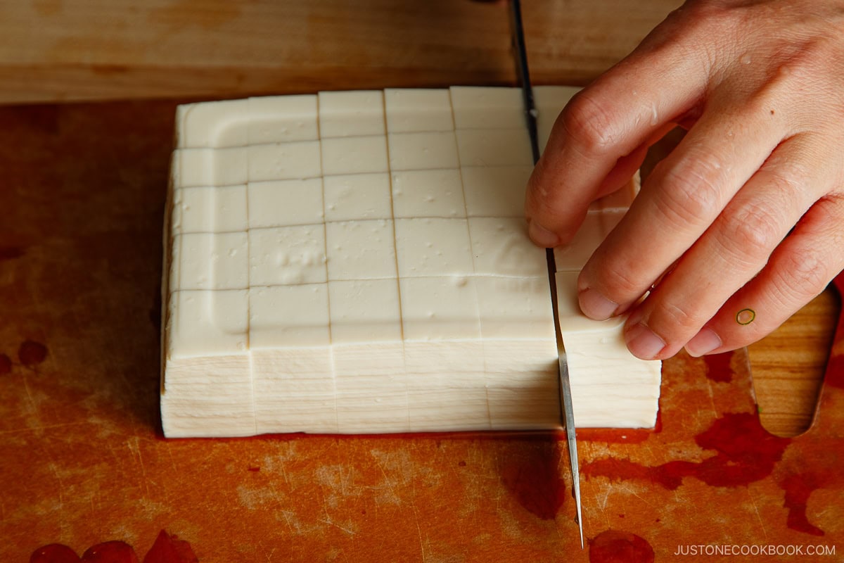 Cut the tofu into cubes.