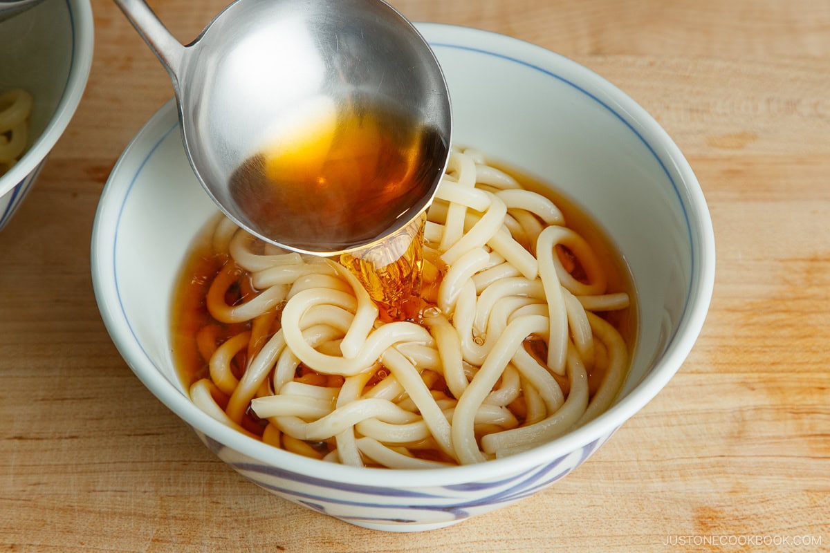 Pour the soup broth.