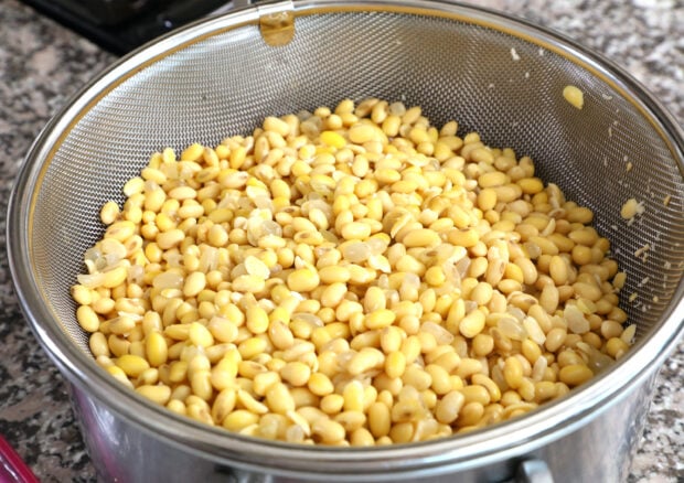 Cooked soybeans