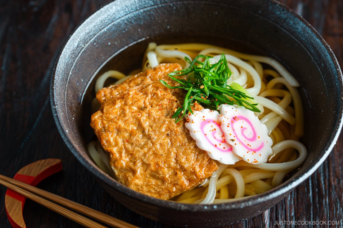 Kitsune udon in a Japanese bowl.