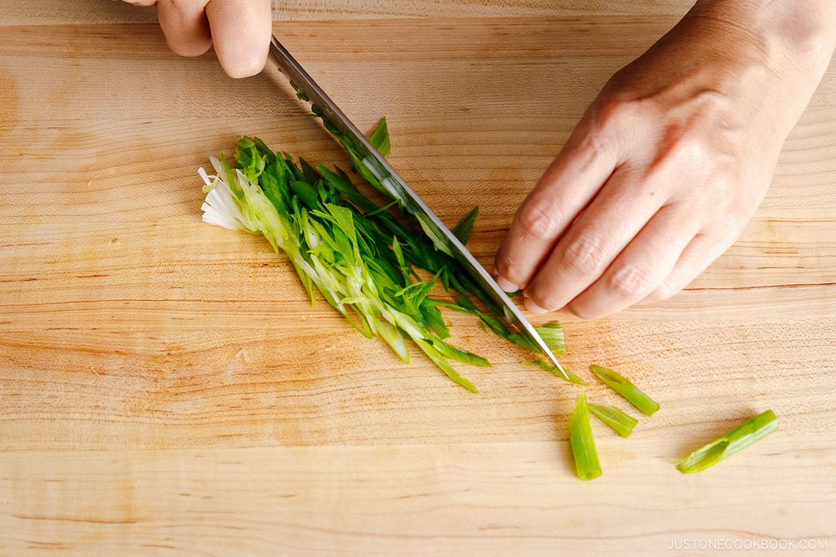 Thinly slice the green onion.