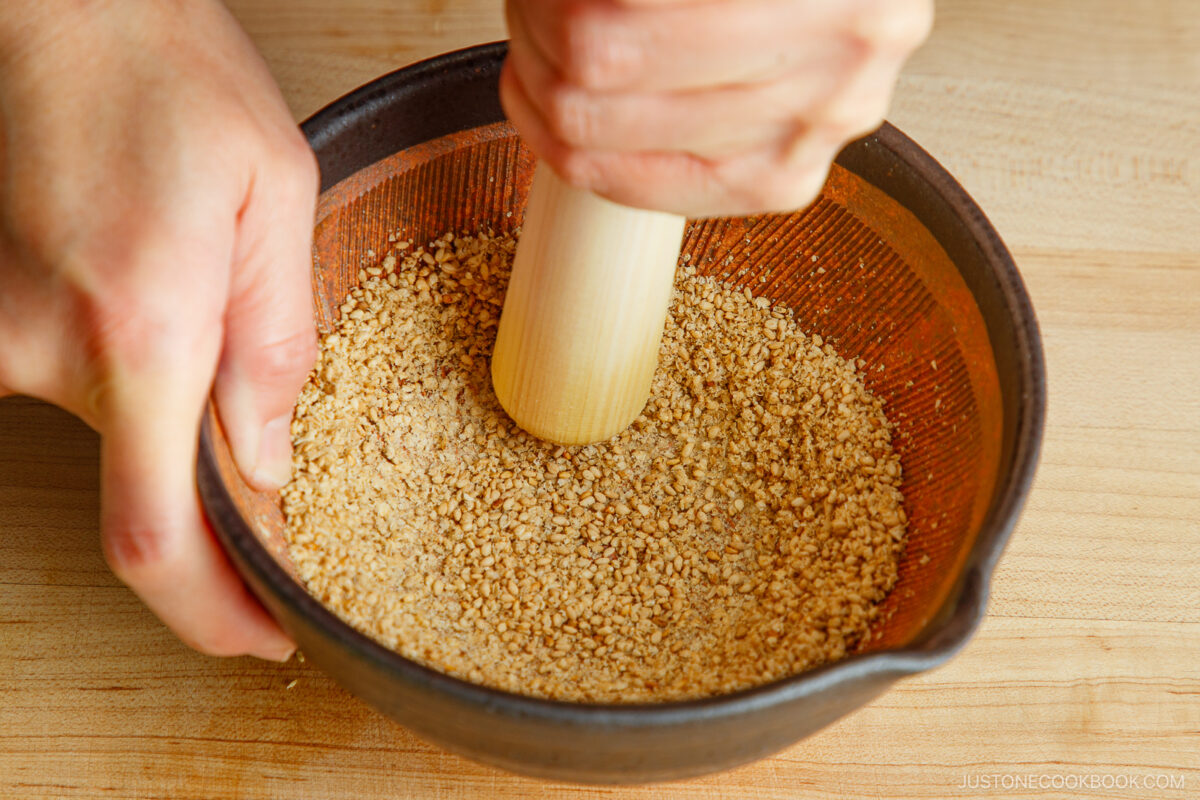 Grind the sesame seeds.