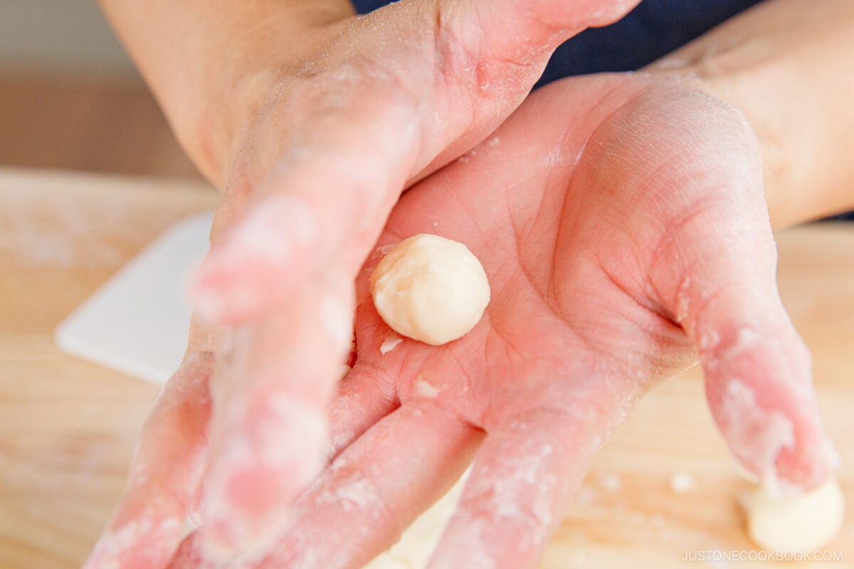 Roll into a small ball.