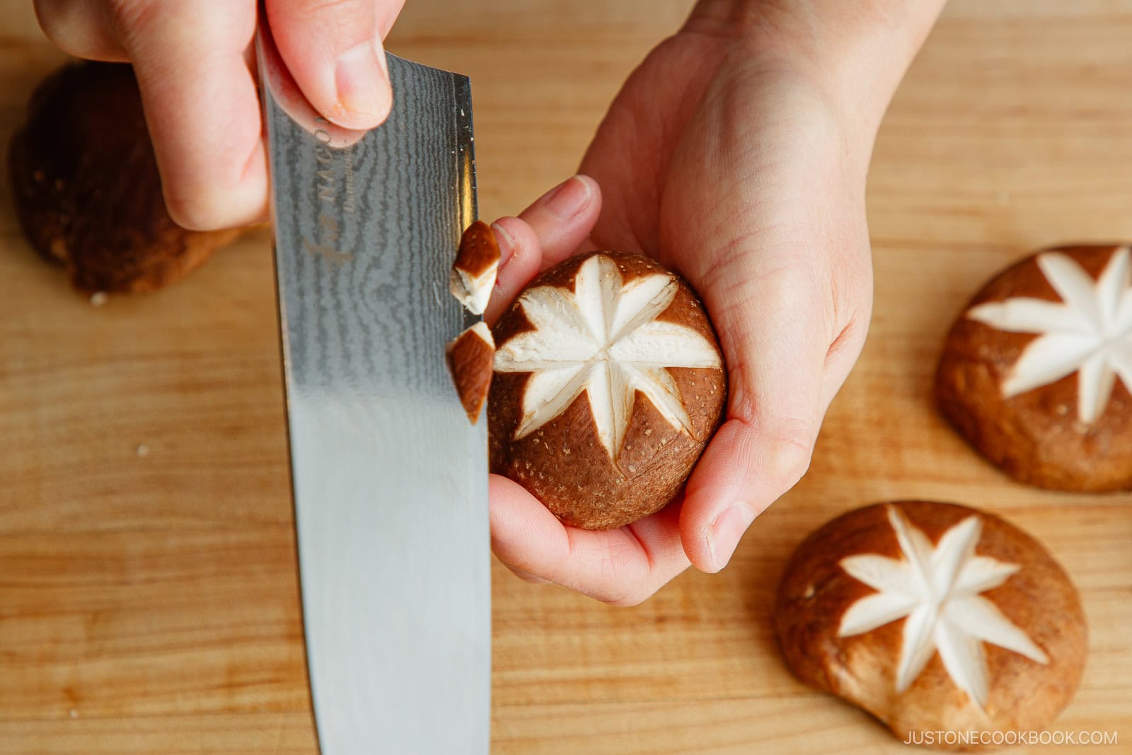 Japanese Cutting Techniques: Kazarikiri