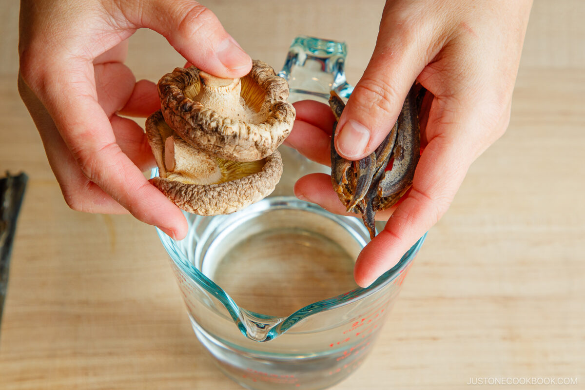 Making cold brew dashi