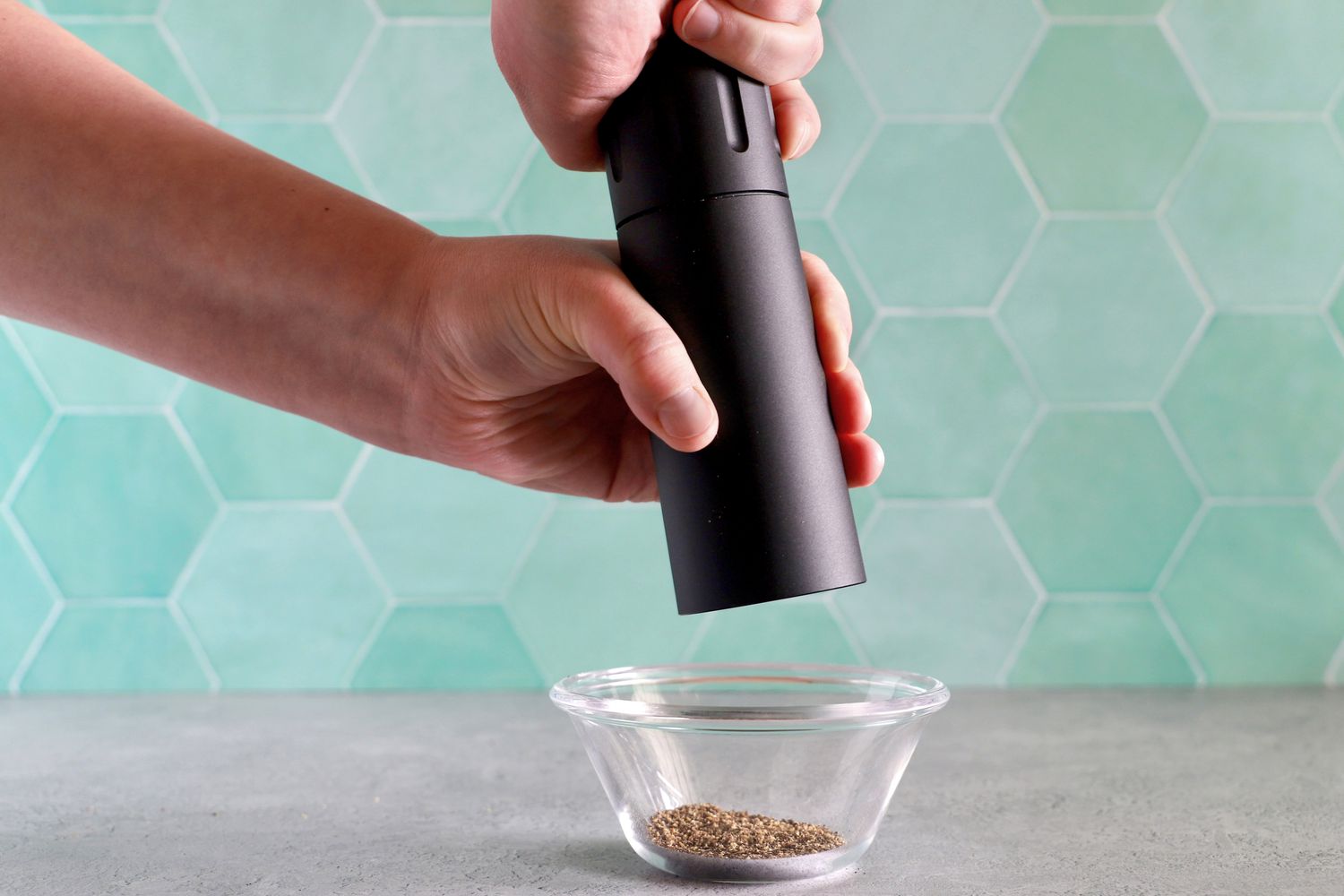 Person holding Männkitchen Pepper Cannon